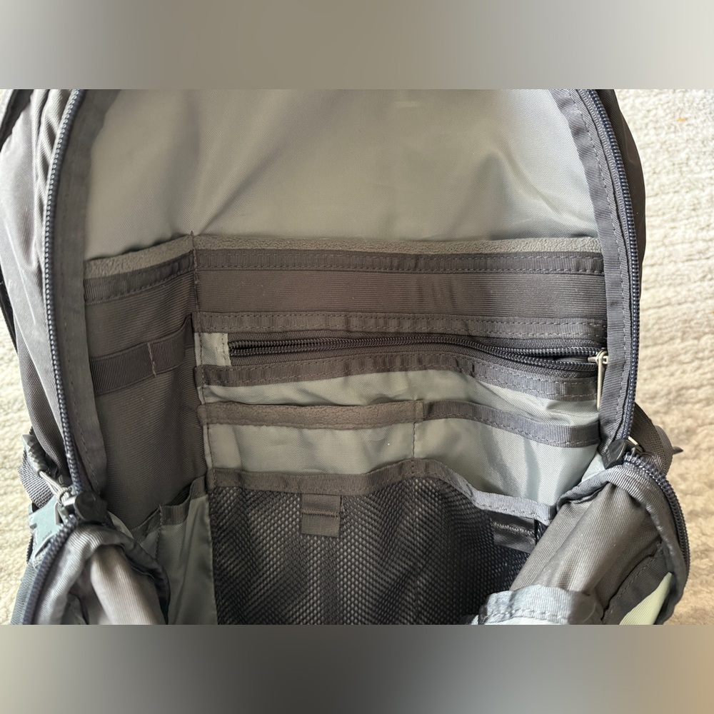 The North Face Borealis commuter backpack - Picture 5 of 7